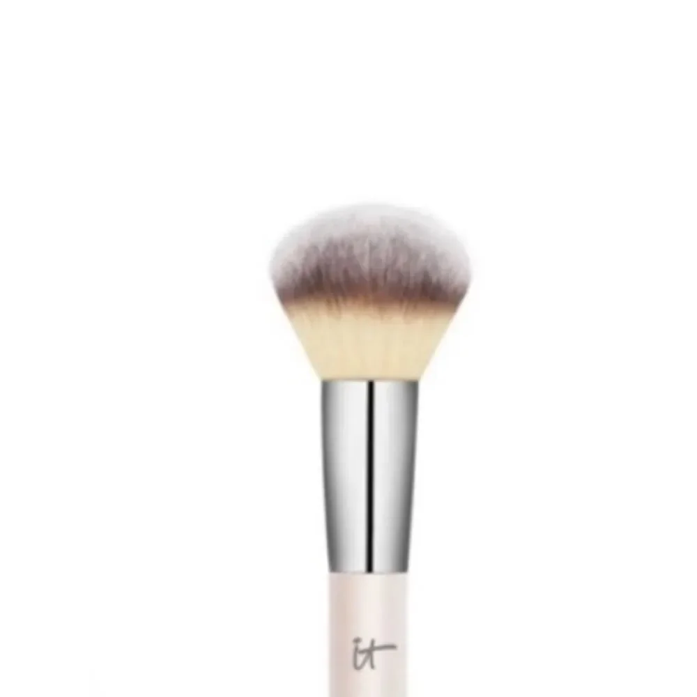it cosmetics Heavenly Luxe Powder Brush in Light Pink & Silver